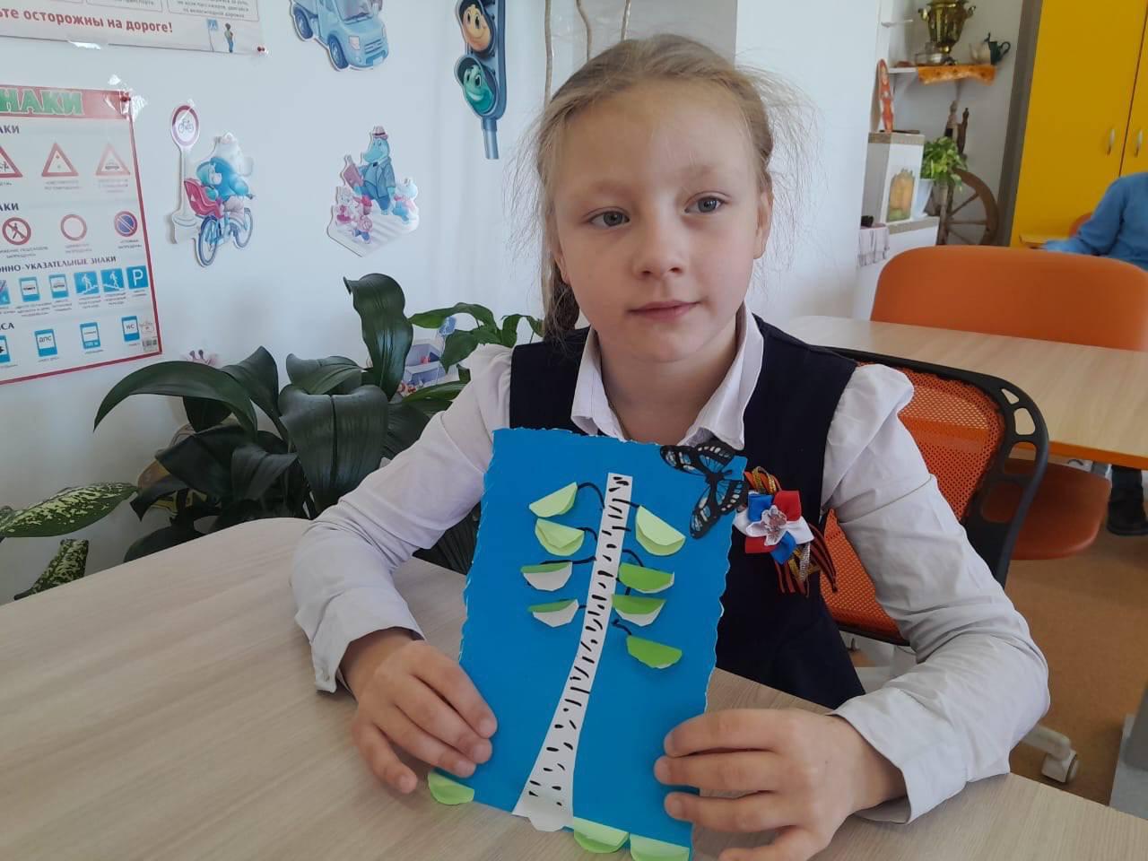 На уроках трудового обучения  выполнили аппликацию &amp;quot;Береза&amp;quot;.